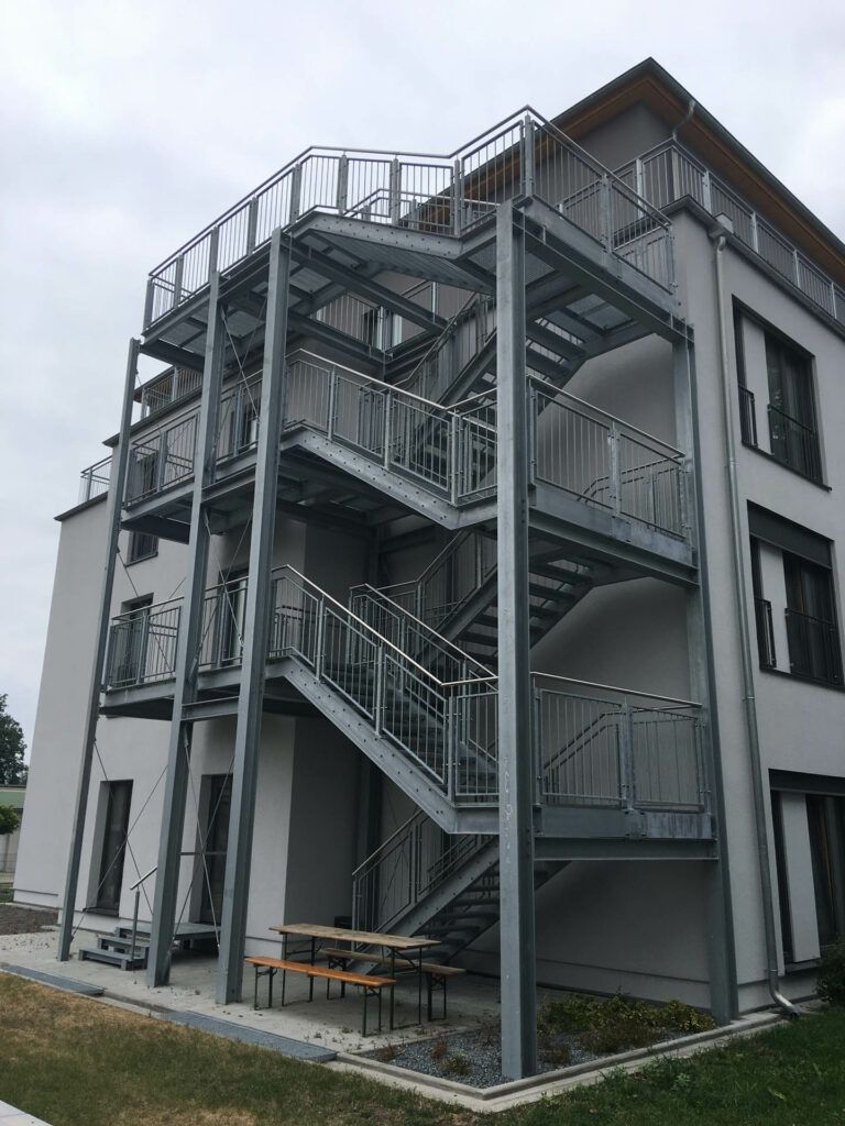 Stahlbau Treppe Balkonbau Planung Ingenieurbüro Statik Behr