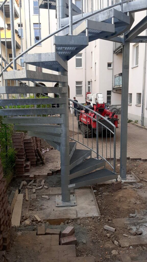 Stahlbau Industrie Treppe Balkonbau Planung Ingenieurbüro Statik Behr