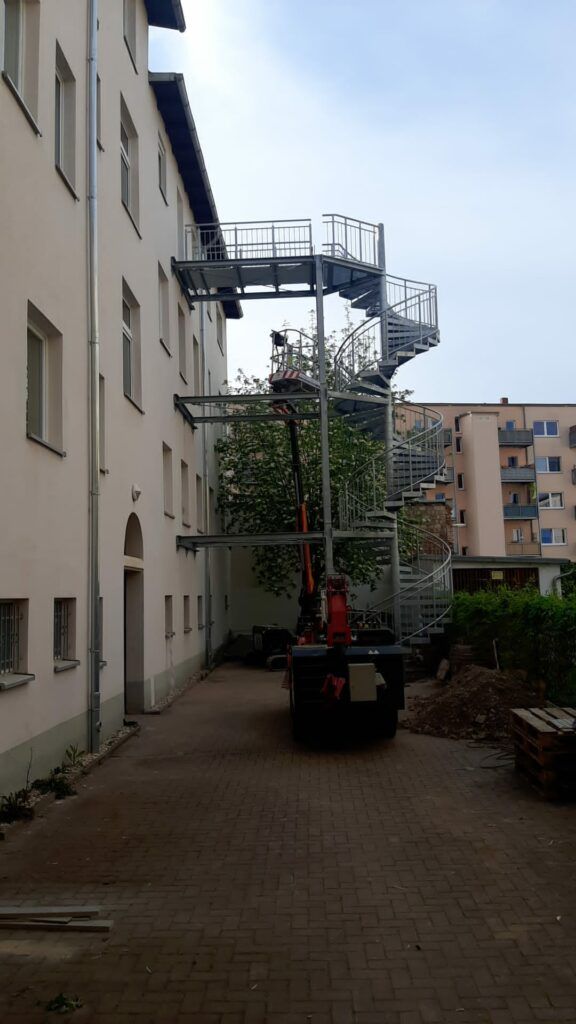 Stahlbau Industrie Treppe Balkonbau Planung Ingenieurbüro Statik Behr